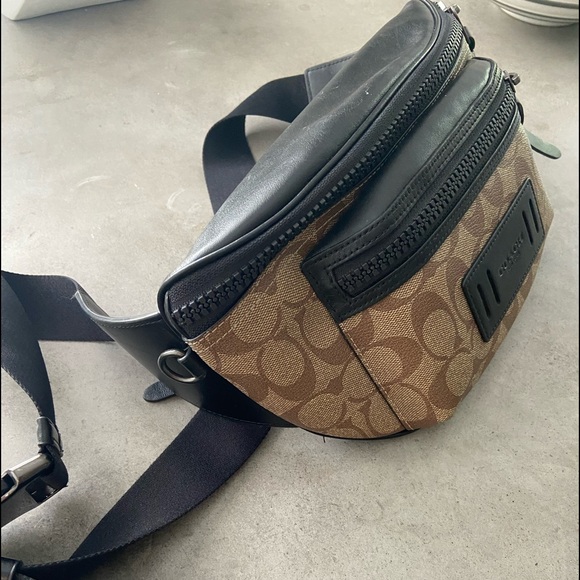 Coach Belt/shoulder Bag , original brown color black leather , almost brand new - Picture 2 of 3